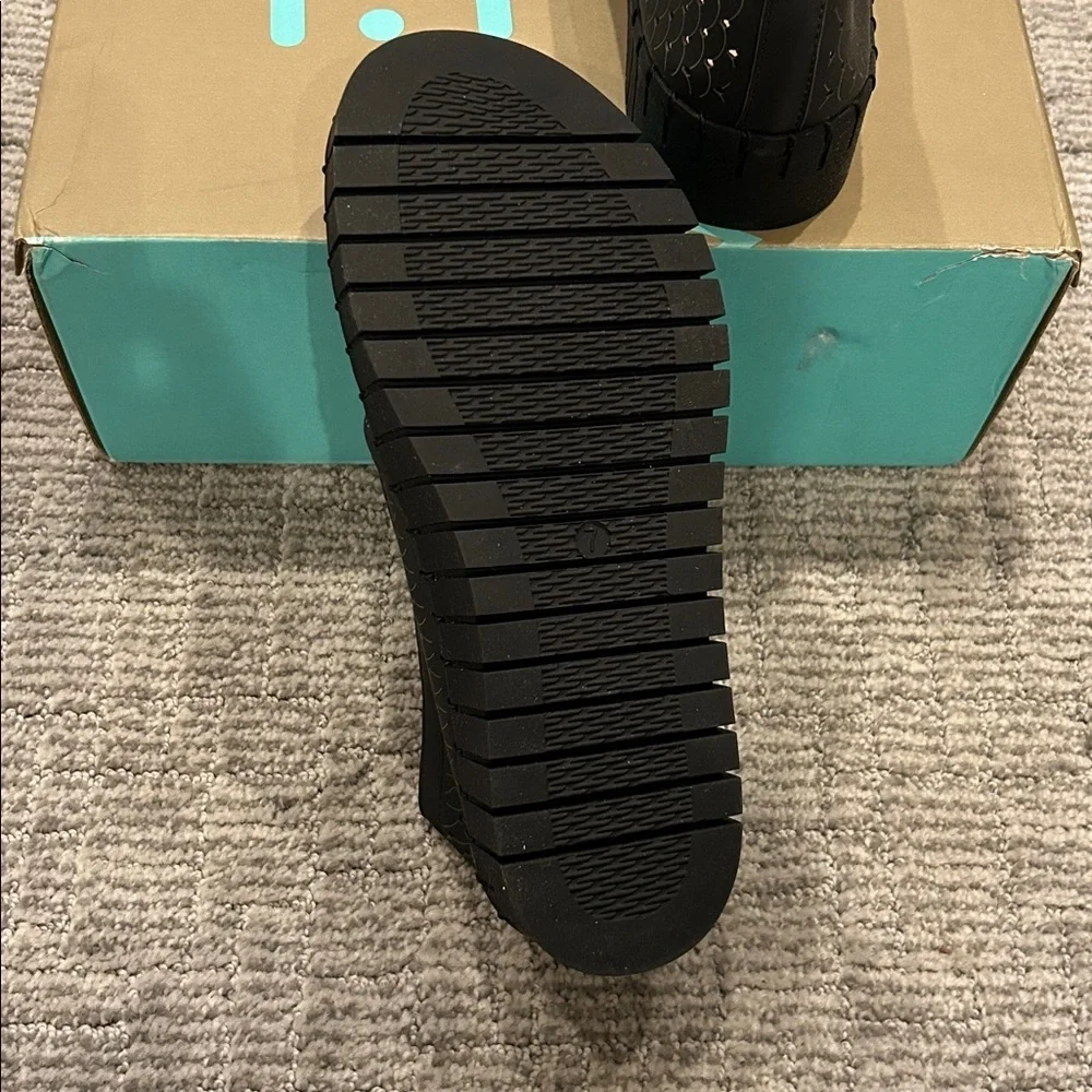 Glolily Elle Platform Wave Perforated Black 7